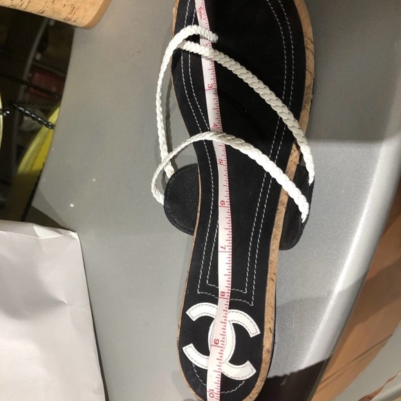 Chanel Women’s Flat Sandals – White / Black – EU 41 - Picture 3 of 3